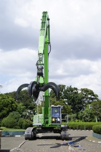 MEMPERKENALKAN MATERIAL HANDLER SENNEBOGEN 830R