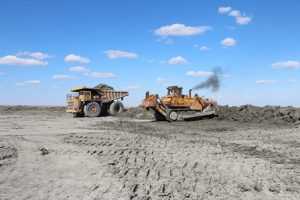 Dressta TD-40 Taklukkan Tambang Bijih Besi di Kazakhstan
