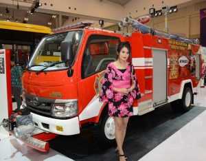 Mengapa HINO Tampil Beda di GIIAS 2016?