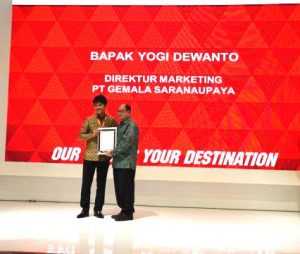 ISUZU SERAHKAN SERTIFIKASI KEPADA 17 PERUSAHAAN KAROSERI