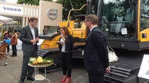 Disain Roller Pnematic Volvo PT 220: Utamakan Keselamatan & Kenyamanan Operasi