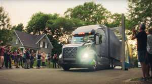 Film “World’s Largest Unboxing” dari Volvo Trucks Amerika Utara Raup Hampir 25 Juta View