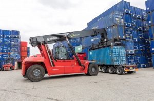 Cikarang Dry Port Pengguna Pertama Eco Reachstacker Kalmar di Indonesia