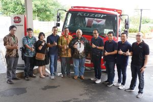 Astra UD Trucks Serahkan 13 Truk Kuzer RKE 150 WB 3350 HD ke JBL