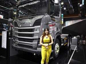 United Tractors Perkenalkan Kendaraan Ramah Lingkungan