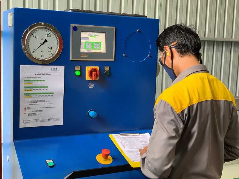 Begini Proses Pembuatan High Pressure Hose Liebherr - Informasi Alat Berat