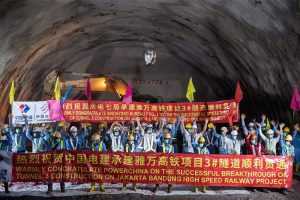 Berapa banyak Mesin Sany terlibat dalam proyek kereta api cepat Jakarta-Bandung?