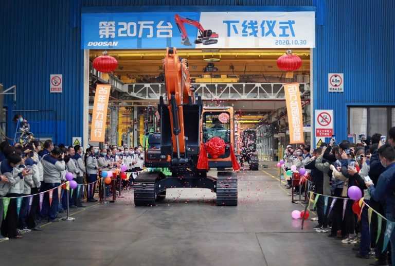 DICC Lampaui Total Produksi Kumulatif 200.000 Excavator