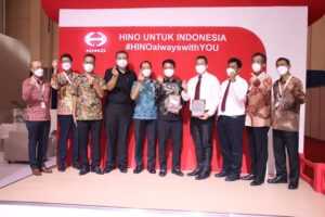 Hino Berikan Penghargaan Best Customers Hino Connect 2021