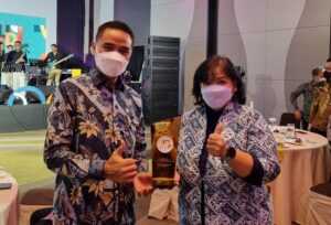 Trakindo Terima Anugerah DUDI Awards 2021 dari Kemendikbudristek