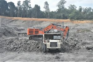 Armada tambang PT Kobexindo Tractors Tbk. Foto: KOBX