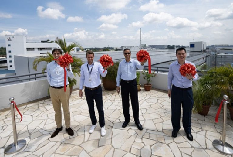 Volvo Group Pasang Sistem Tenaga Surya di Singapura
