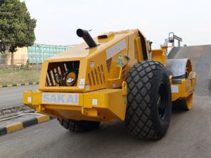 Apakah peralatan berat termasuk pesawat angkat dan pesawat angkut?