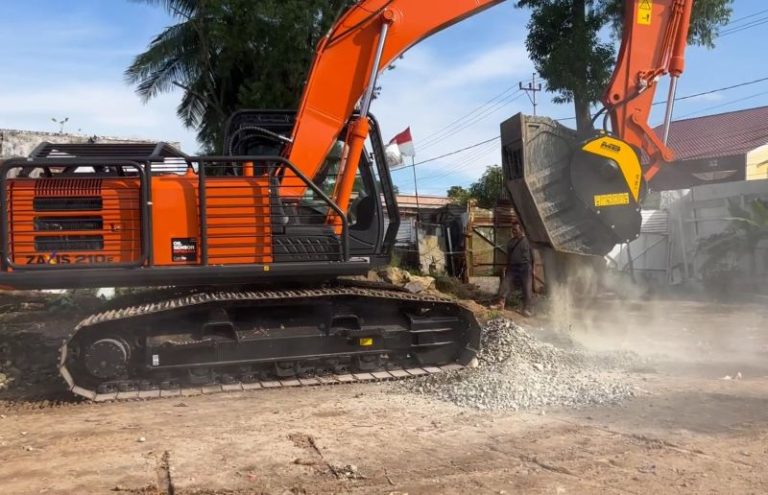 Penggunaan Bucket Crusher Bantu Proyek Konstruksi Jalan Menjadi Efisien & Menguntungkan