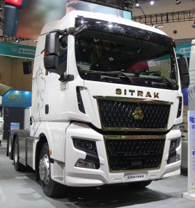 Tractor Head Sitrak dari Sinotruk dipamerkan pada acara “The 3rd Shandong Heavy Industry (SHI): Weichai Power Global Partners Conference di ICE BSD, Tangerang Selatan, Banten, 22-23 Januari 2024. Foto: EI