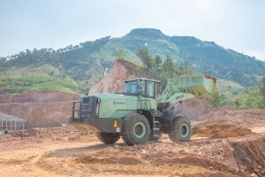 Dorong operasi yang berkelanjutan, SDLG perkenalkan loader listrik L936HEV & L956HEV