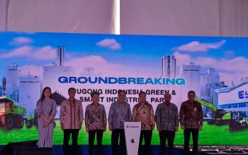 Ketua Umum Kadin Anindya Novyan Bakrie (kedua dari kiri) dan para pejabat LiuGong bersiap menekoan tombol groundbreaking pabrik LiuGong di Artha Industrial Hill, Karawang, Jawa Barat, Rabu 22 Juli 2026. (Sumber Foto: Equipment Indonesia)