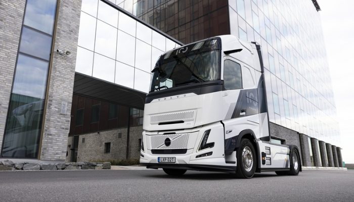 Volvo Group Luncurkan Truk Edisi Peringatan 100 Tahun